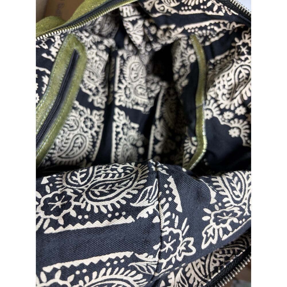 Free People We The Free Sparta Sling Bag metallic green / acid lime finish NEW - Picture 5 of 9